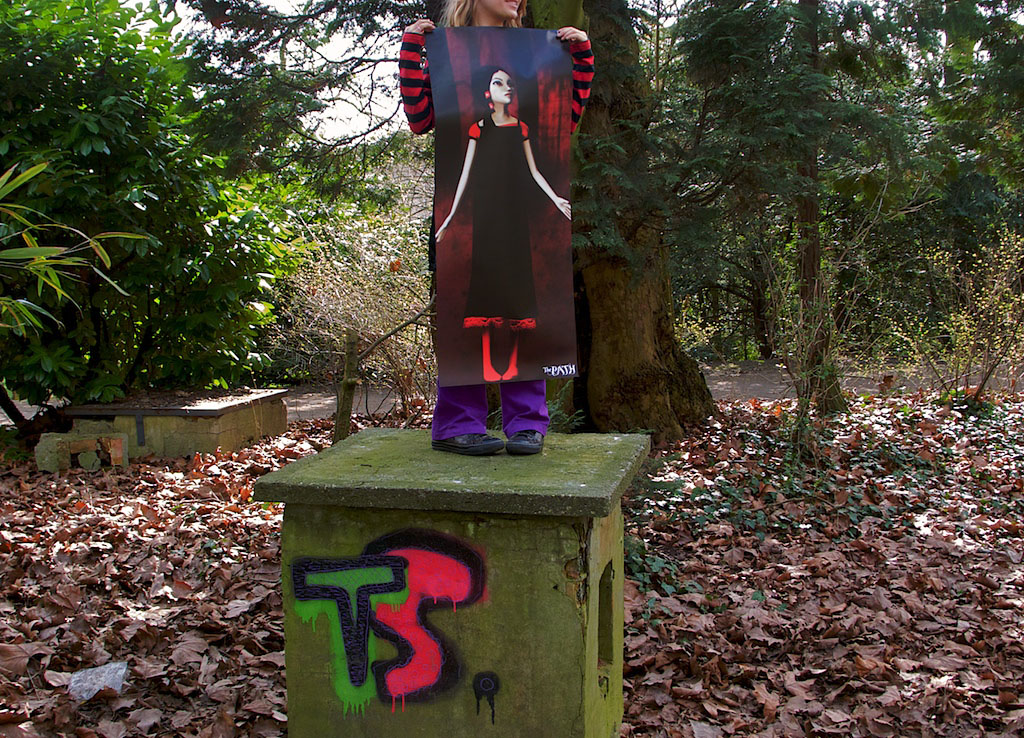 Michaël's daughter holding Rose poster in Citadelpark